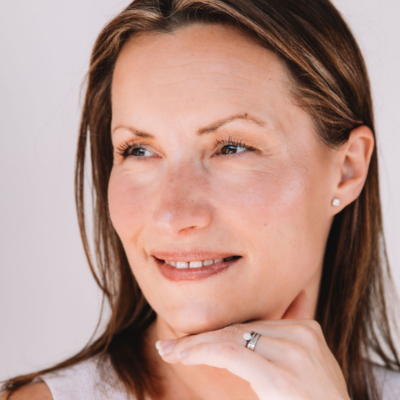 Radiant Glow Serum – Enhance Your True Beauty